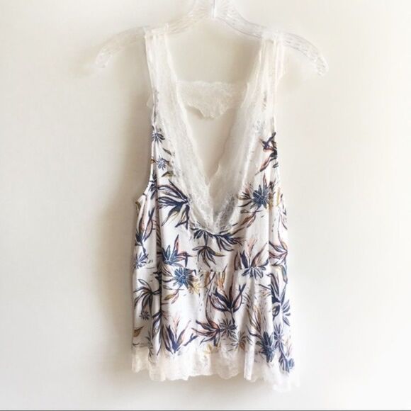 ✨ Free People Intimately Lace Floral Peplum Top ✨ - Picture 2 of 9